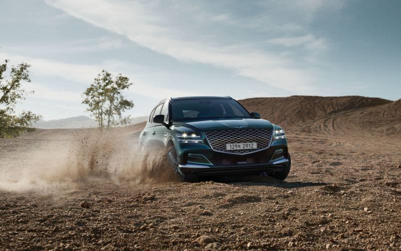 Comparison Genesis GV80 2021 vs Audi etron Prestige EV 2019 SUV Drive